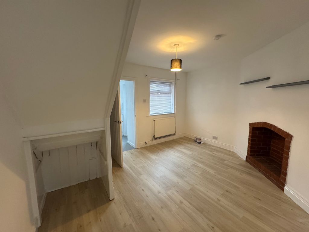 Property photo 3 of 14 Dining Room