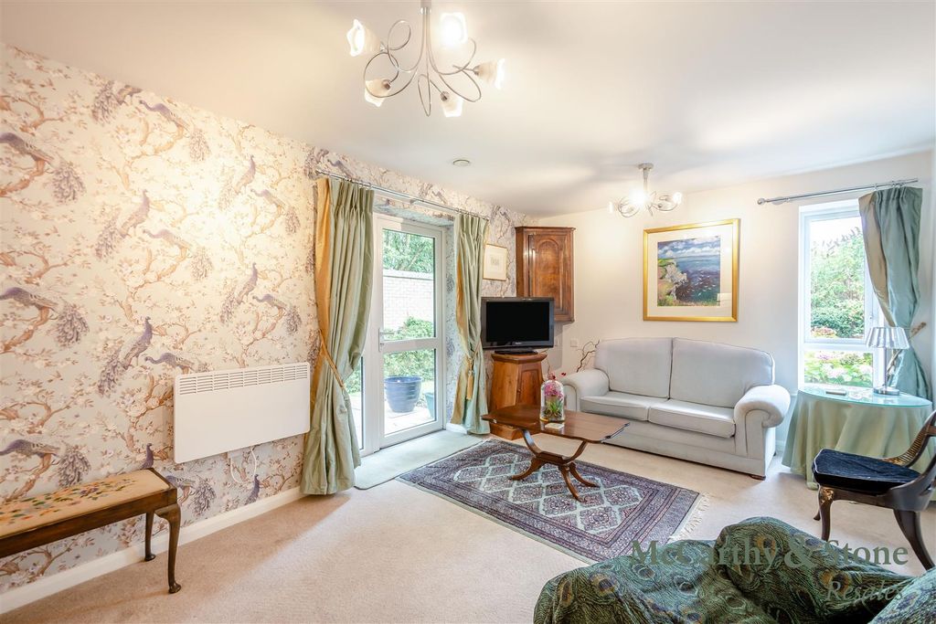 Property photo 2 of 22 8702812-Interior07.Jpg