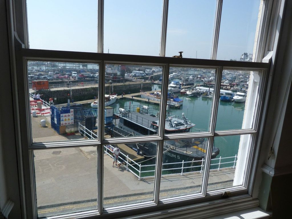 Property photo 3 of 8 Photograph 3