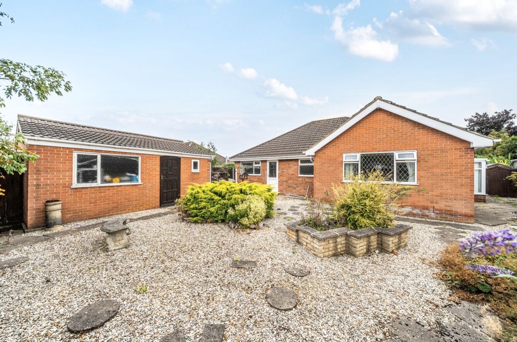 Property photo 1 of 11 1349851-8-68c177Ae01323