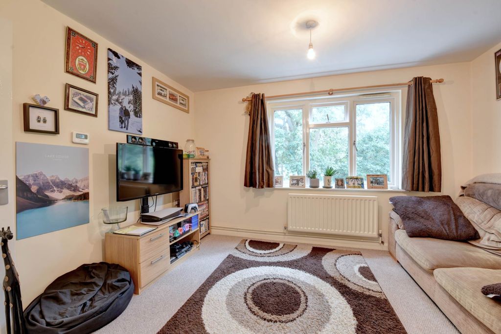 Property photo 2 of 6