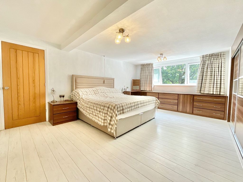 Property photo 3 of 44