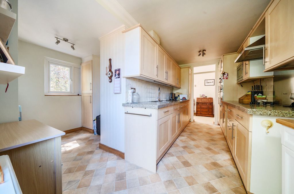 Property photo 3 of 24 1324255-7-686Fc09...