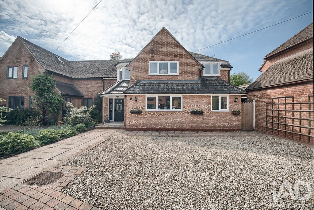 Property photo 2 of 37