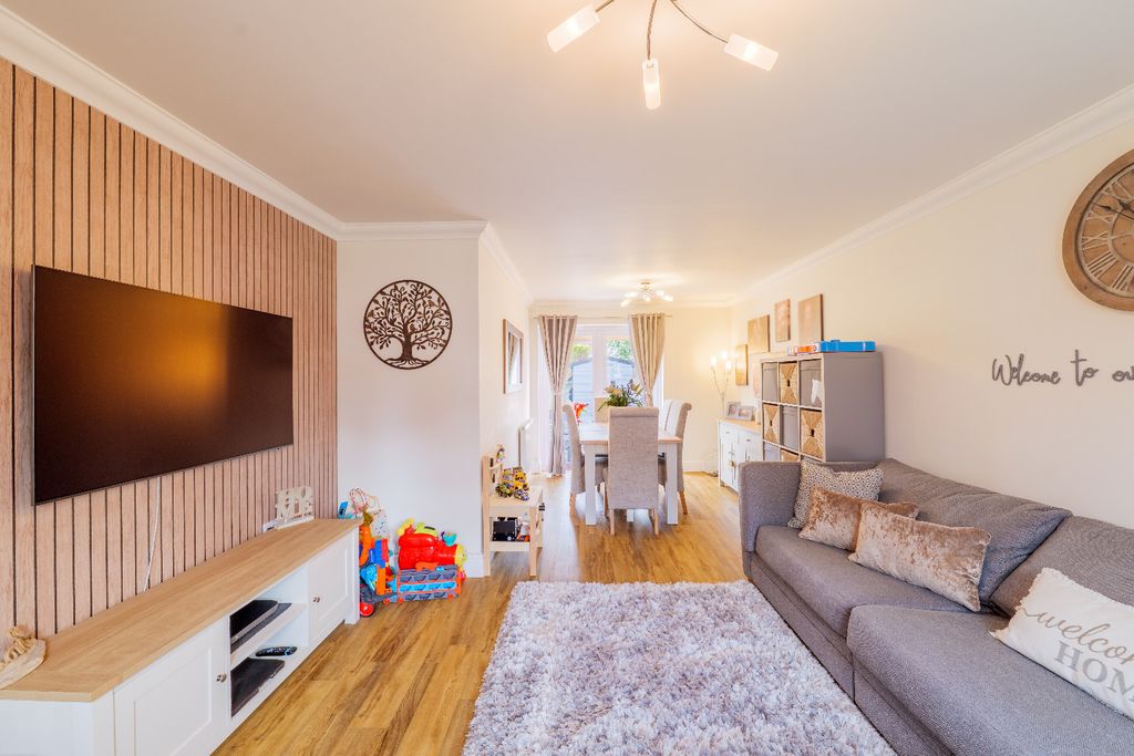 Property photo 2 of 15 4631674