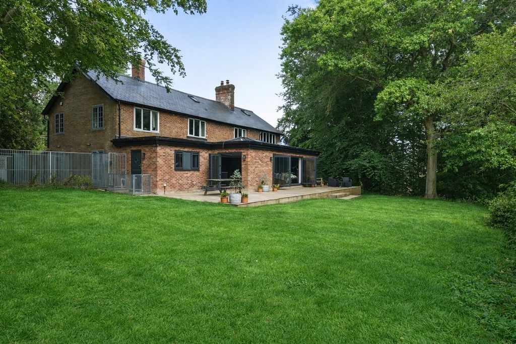 Property photo 2 of 23