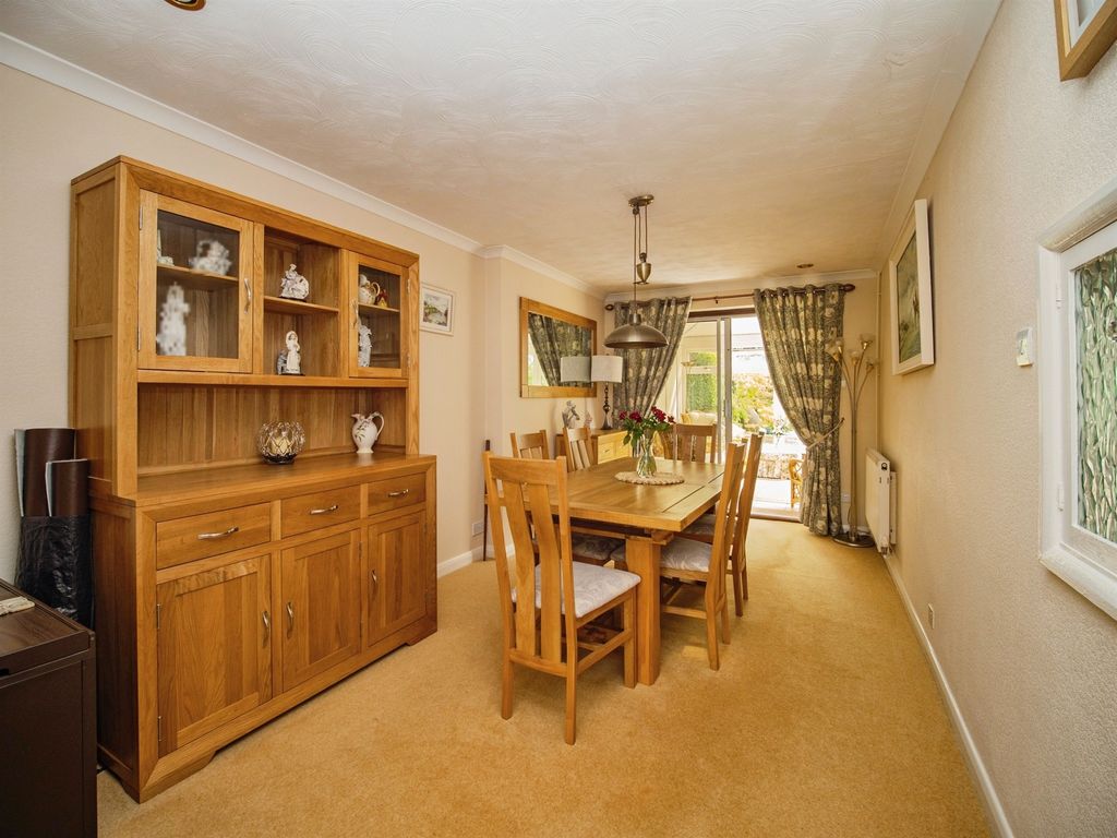 Property photo 3 of 34