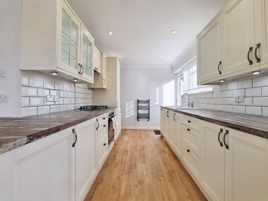 Property photo 2 of 20 Kitchen