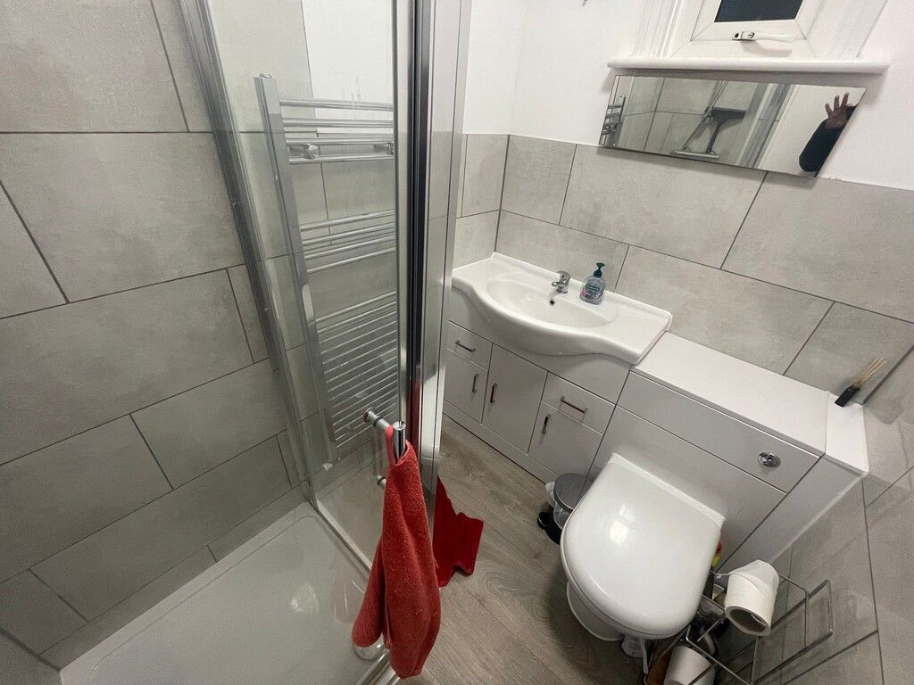 Property photo 3 of 8 W/c Shower