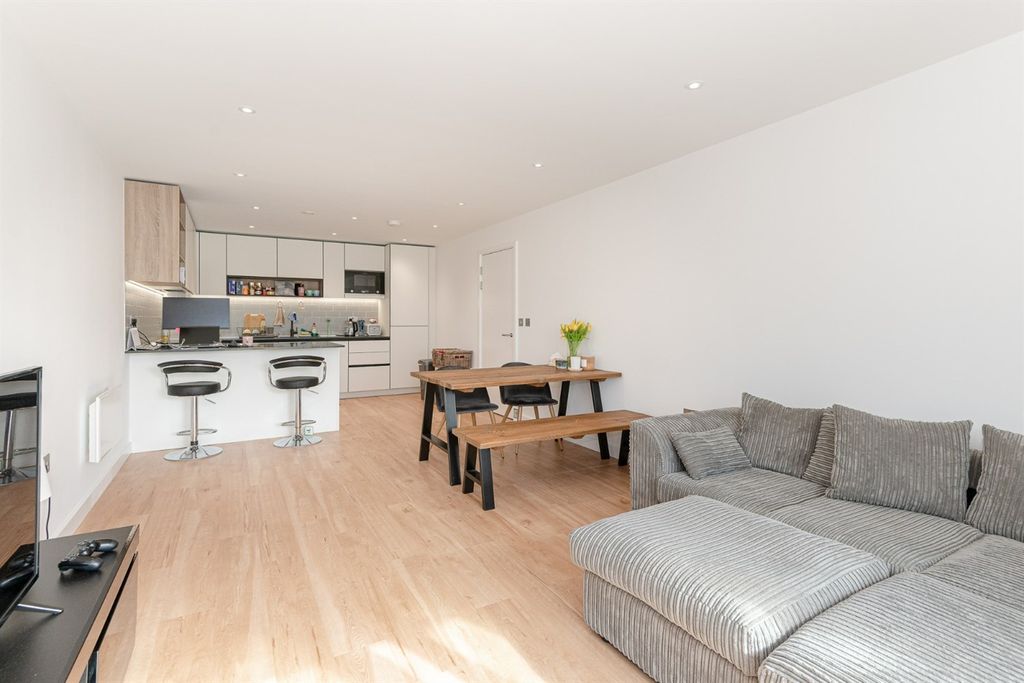 Property photo 2 of 17 Open Plan