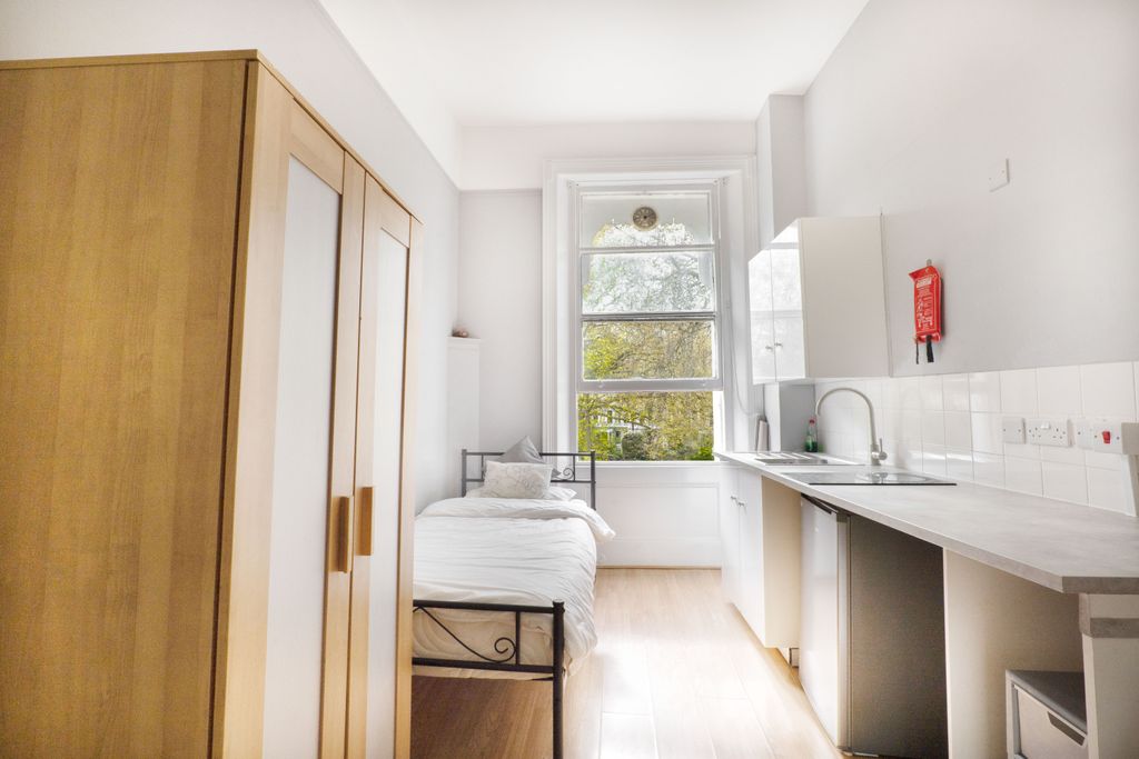 Property photo 2 of 6 Gallery