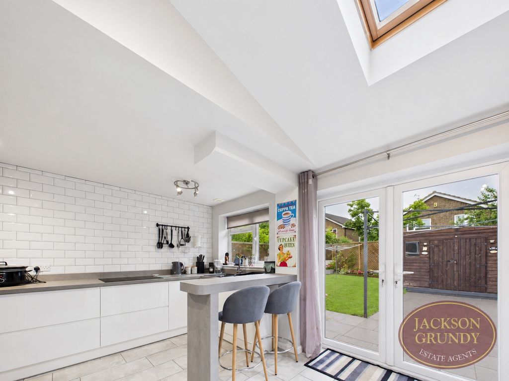Property photo 2 of 19 North Leys