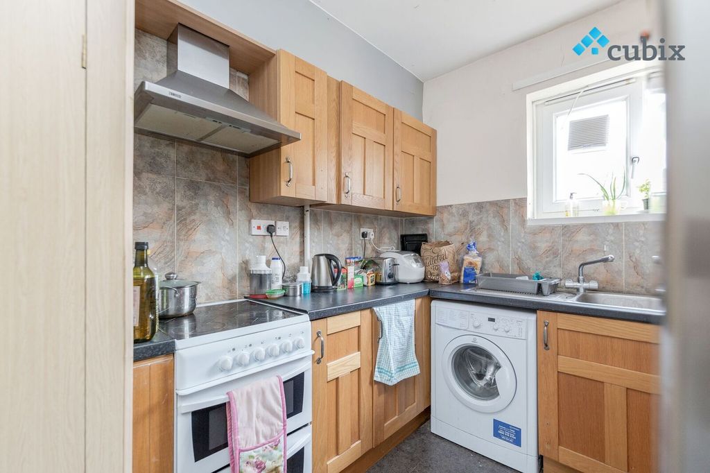 Property photo 2 of 21