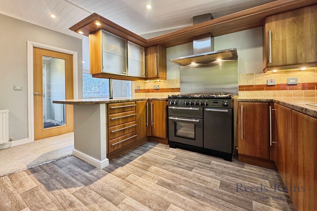 Property photo 2 of 15 Kitchen