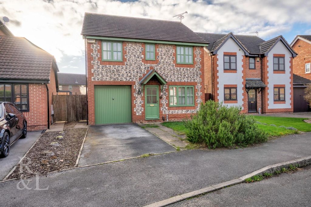 Property photo 1 of 19 3 Ashness Close.Jpg