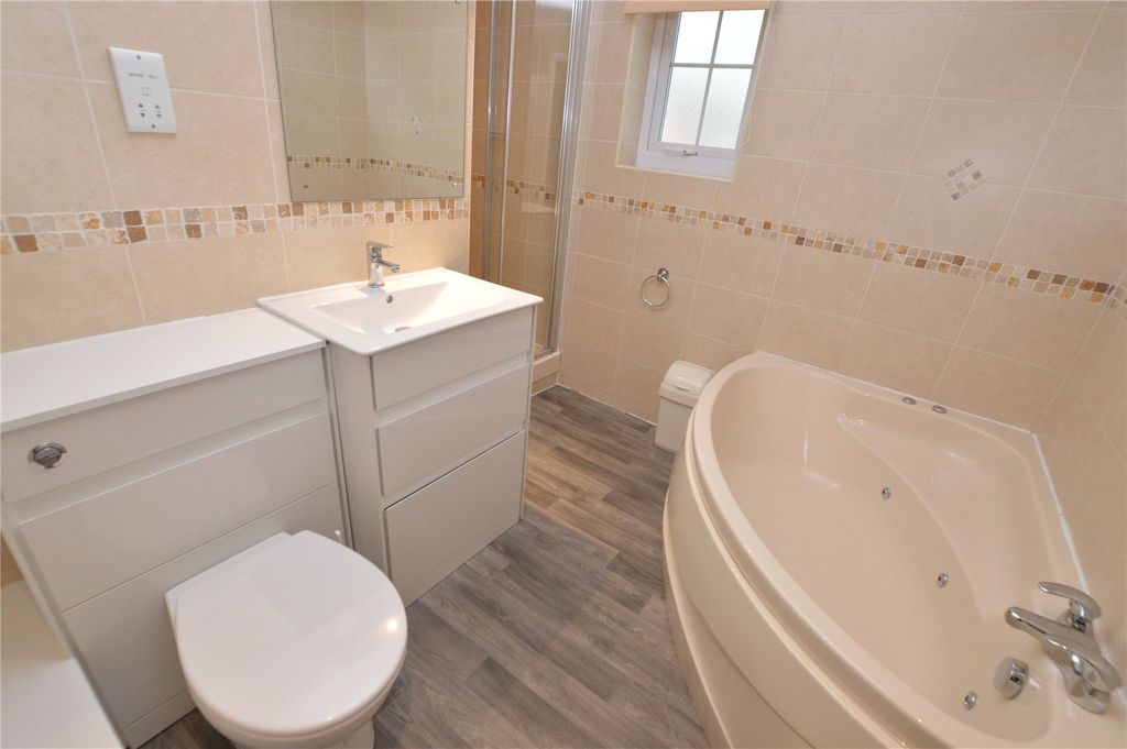 Property photo 3 of 10 Picture No. 09