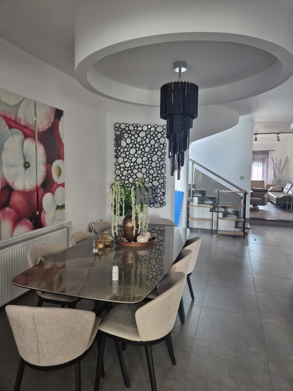 Property photo 3 of 26