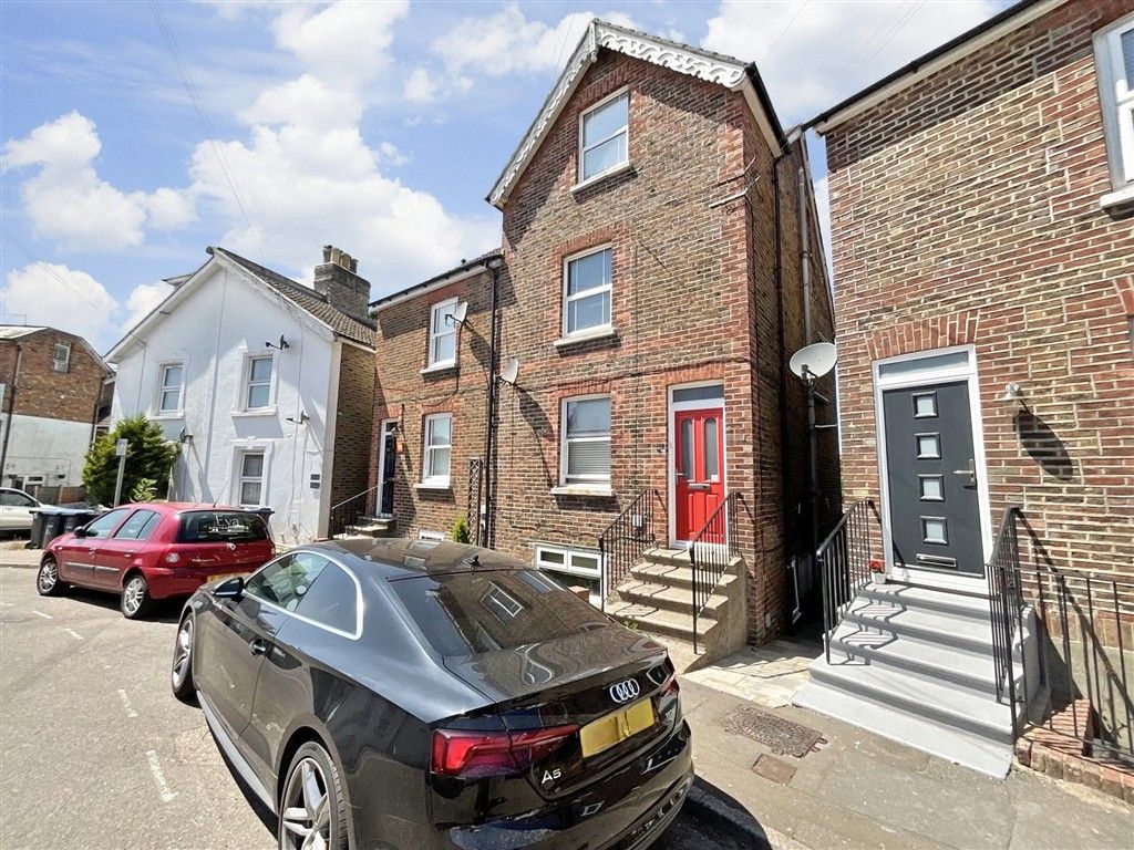 Property photo 1 of 8 Front