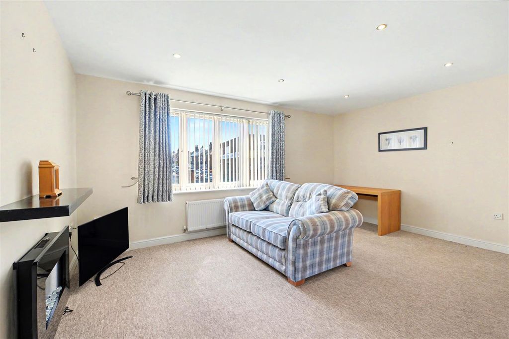 Property photo 3 of 13 Lounge_3.Jpeg