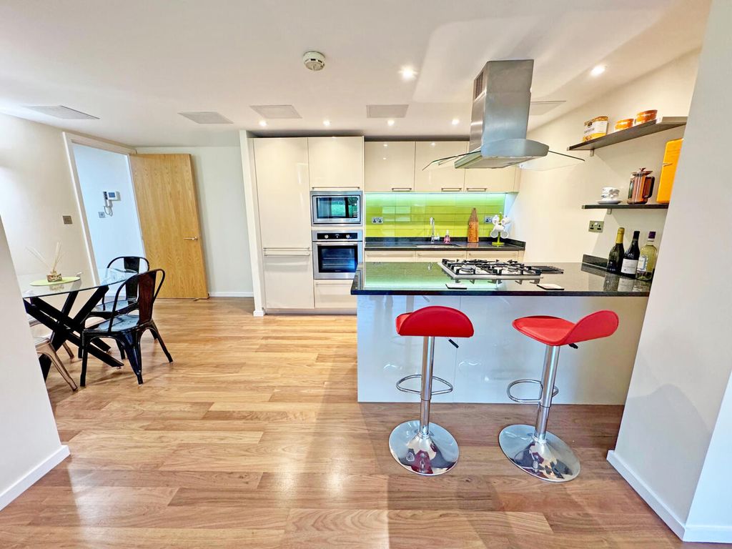 Property photo 2 of 7 Kitchen