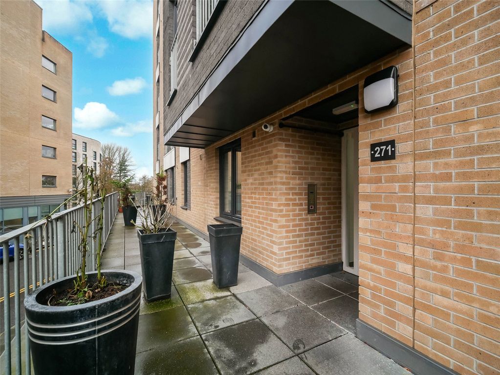 Property photo 1 of 23 Picture No. 04