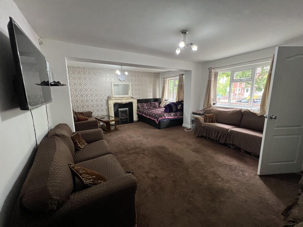 Property photo 2 of 27 Living Room