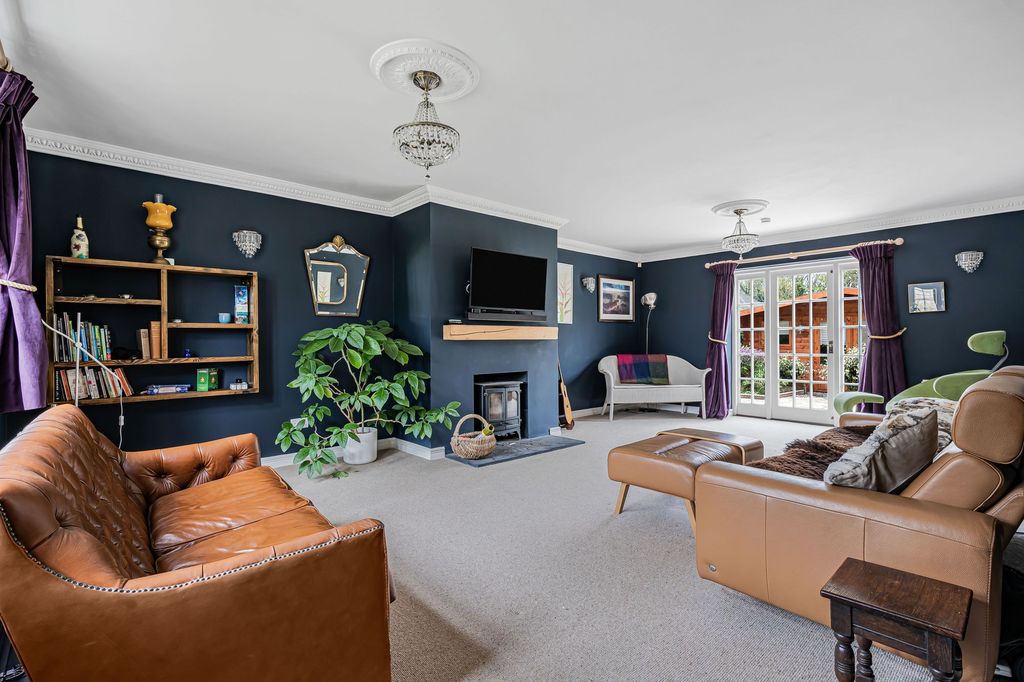 Property photo 3 of 27