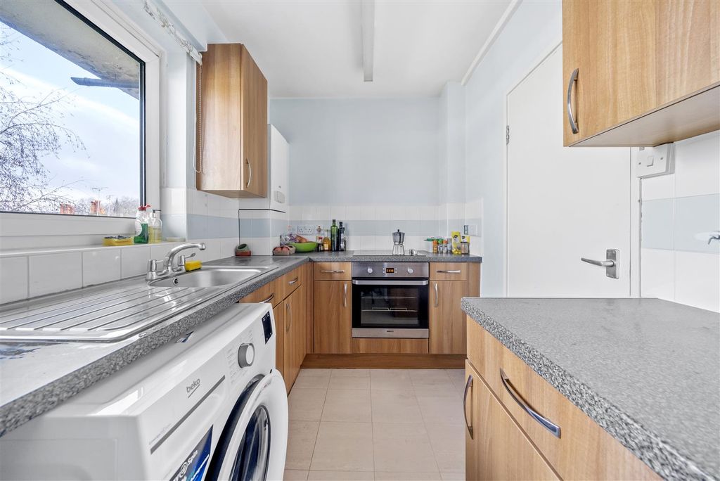 Property photo 2 of 11 Kitchen