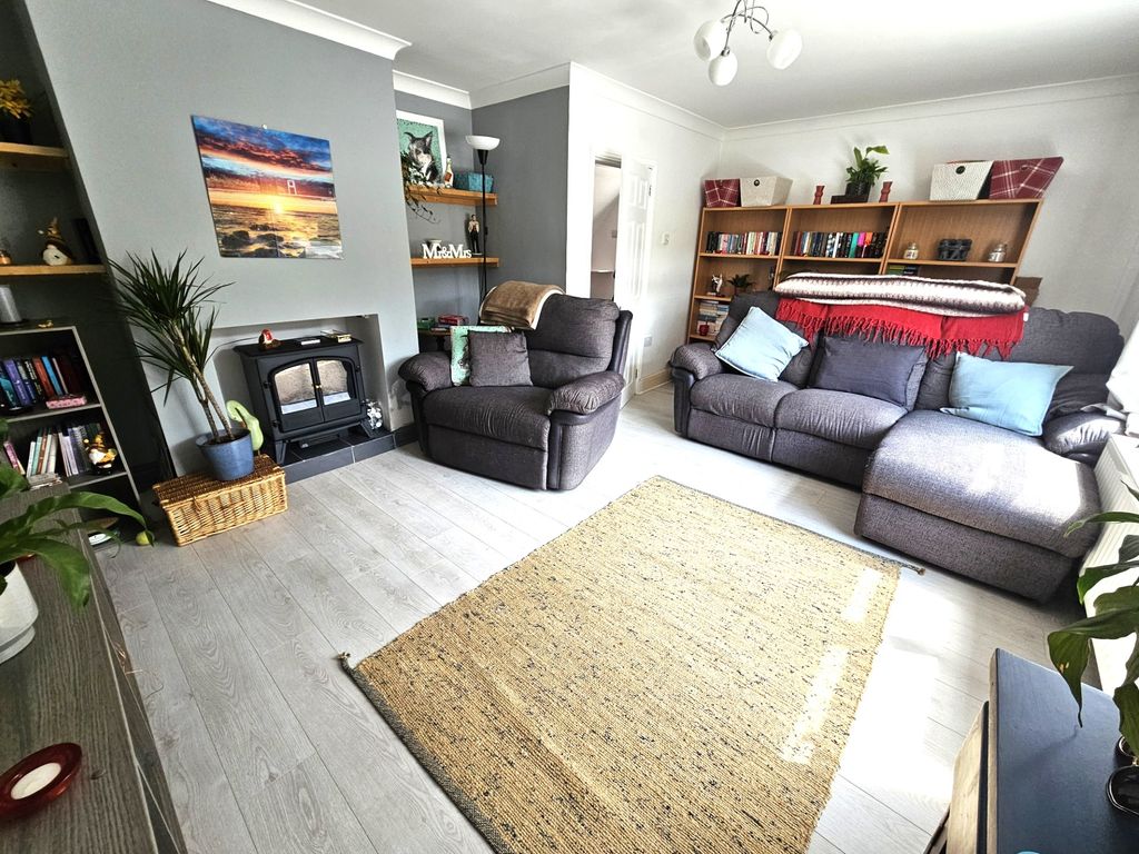 Property photo 3 of 20 Lounge