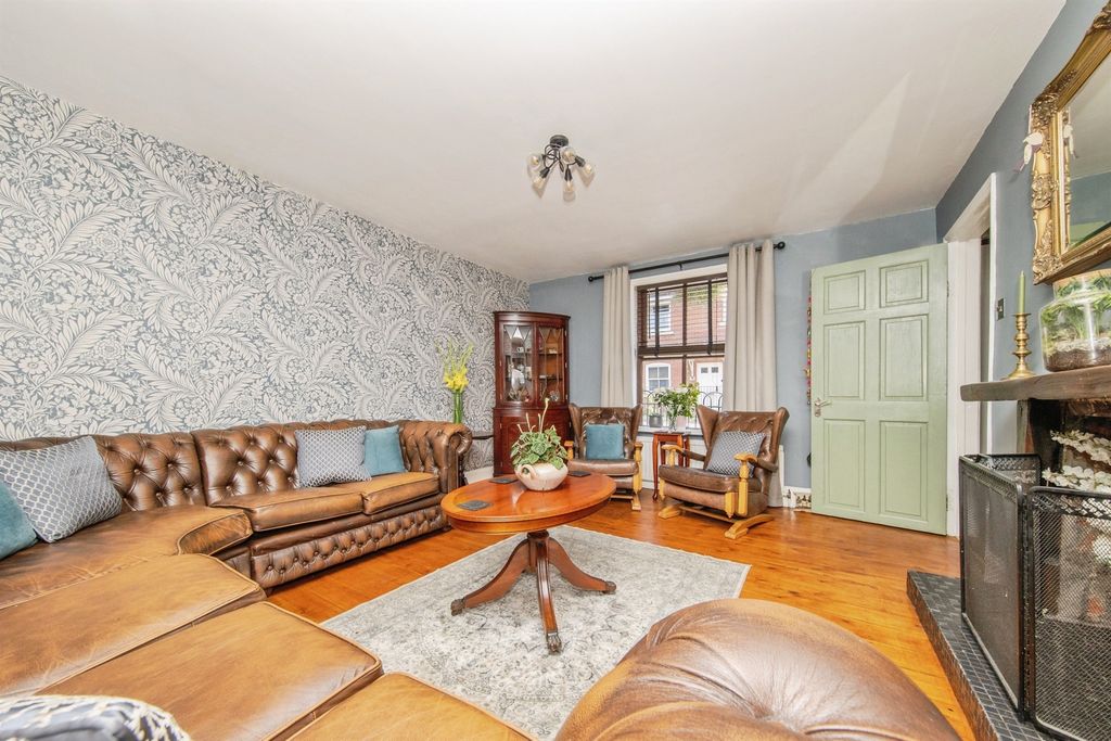Property photo 3 of 19