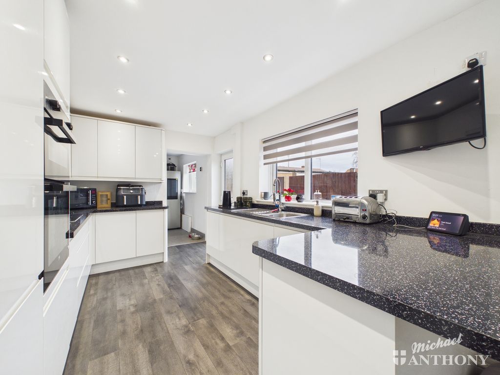 Property photo 2 of 15 Cam02773G0-Pr0406-Still002