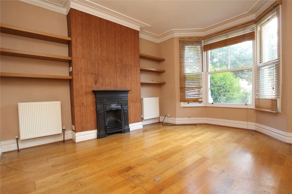 Property photo 2 of 16 Picture No. 13