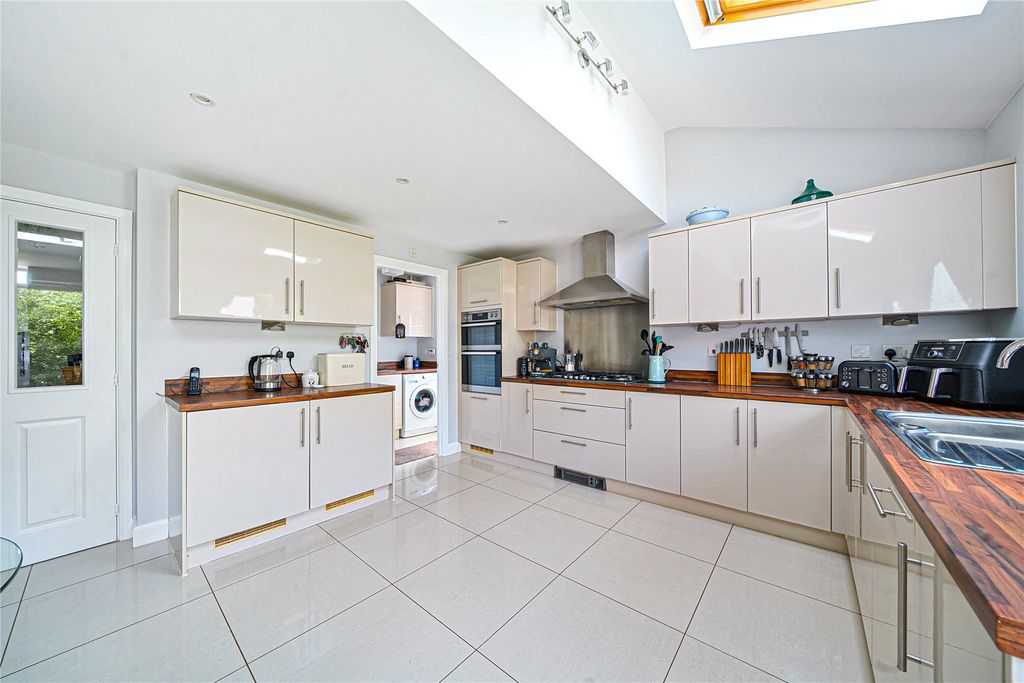 Property photo 3 of 14 Kitchen