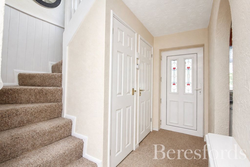 Property photo 2 of 16 Hallway