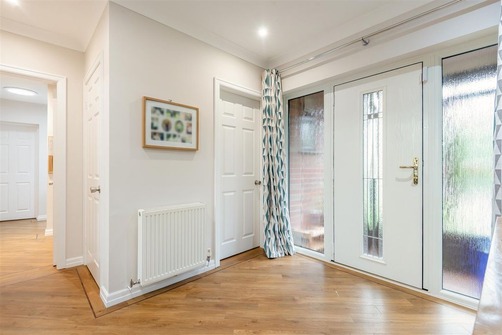 Property photo 3 of 17 8678774-Interior11.Jpg