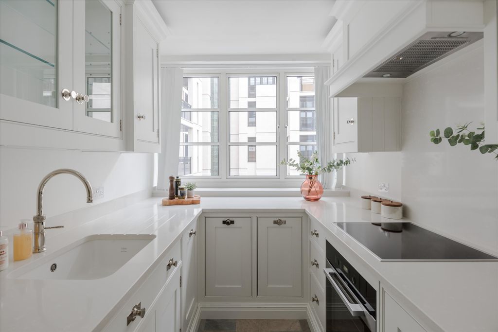 Property photo 2 of 13 Image