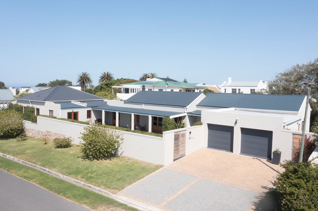 Property photo 1 of 28