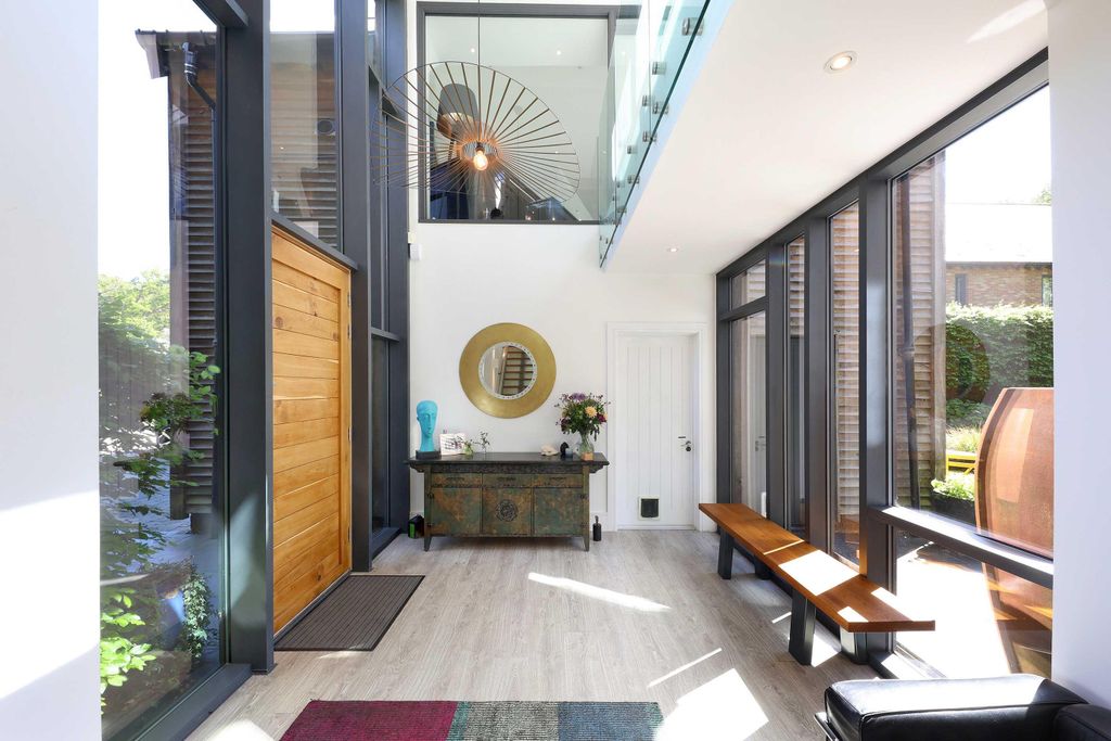 Property photo 3 of 21 Image