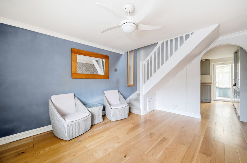 Property photo 2 of 8