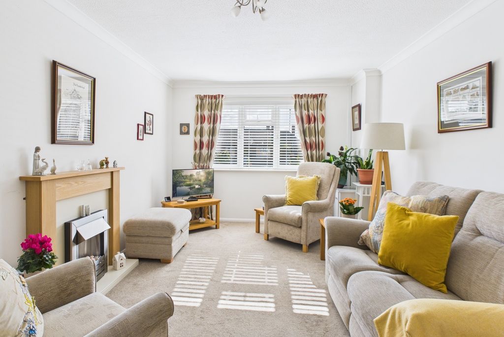 Property photo 3 of 12 Cam02519G0-Pr0345-Still005