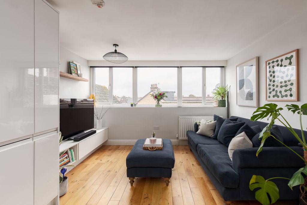 Property photo 2 of 17 Reception