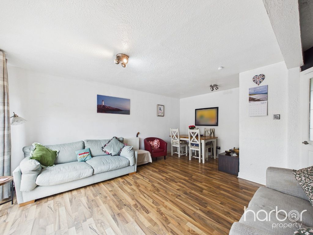 Property photo 3 of 18 5227225