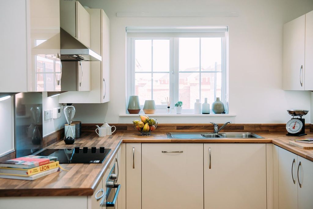 Property photo 3 of 15 Kitchen 1.Jpg