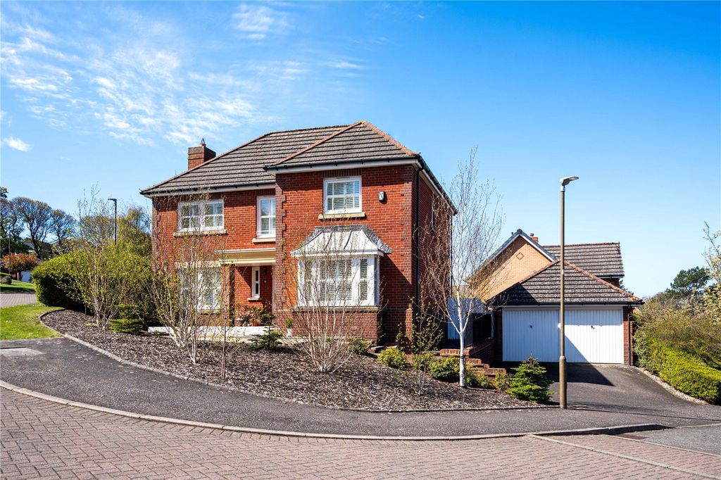 Property photo 1 of 38 32 Trainer's Brae