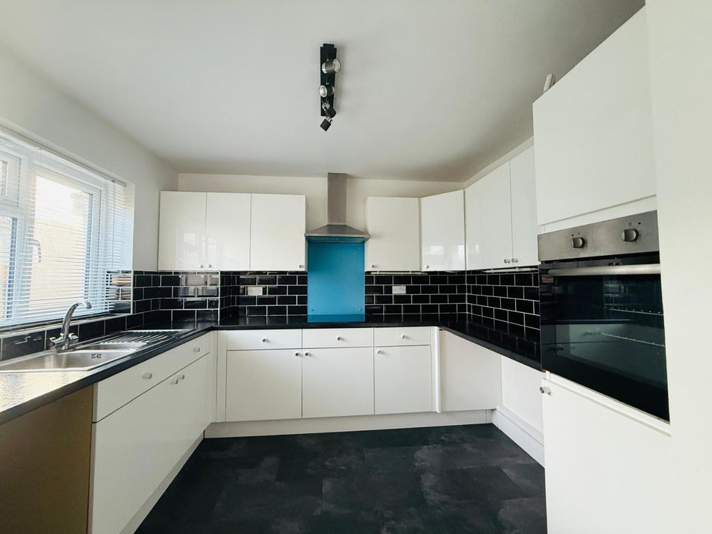 Property photo 2 of 9 1269605