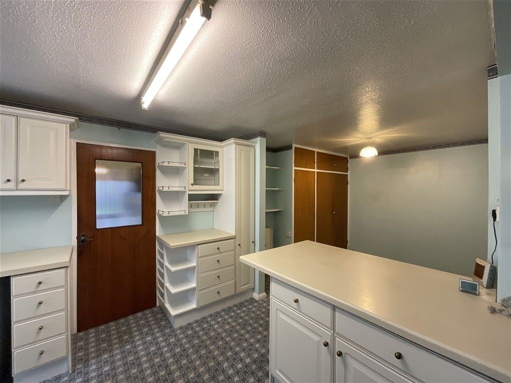 Property photo 3 of 12 Kitchen