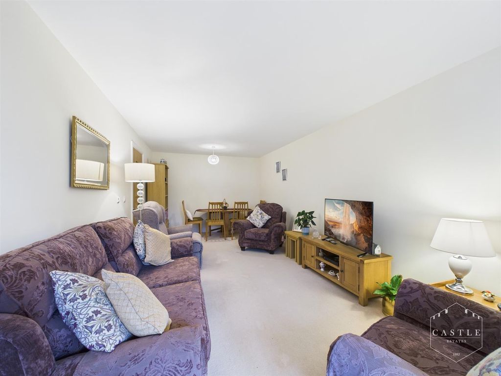 Property photo 2 of 12 Lounge/Dining Room