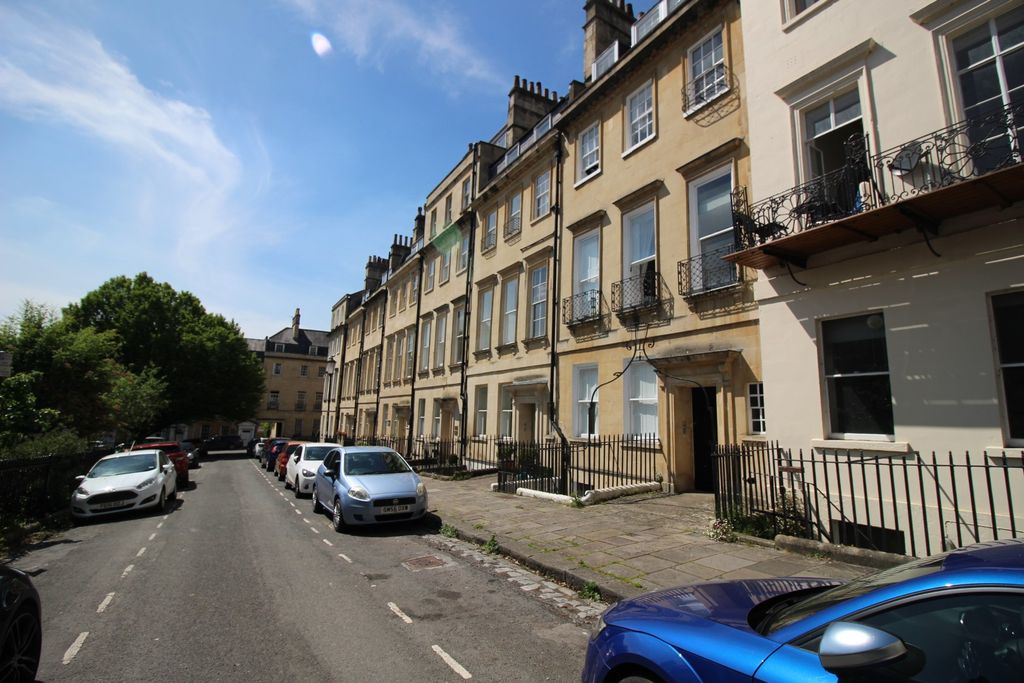 2 bed flat to rent Kingsmead
