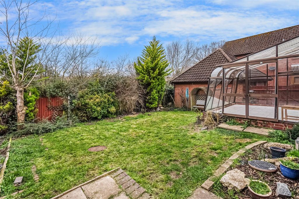 Property photo 3 of 13 Garden