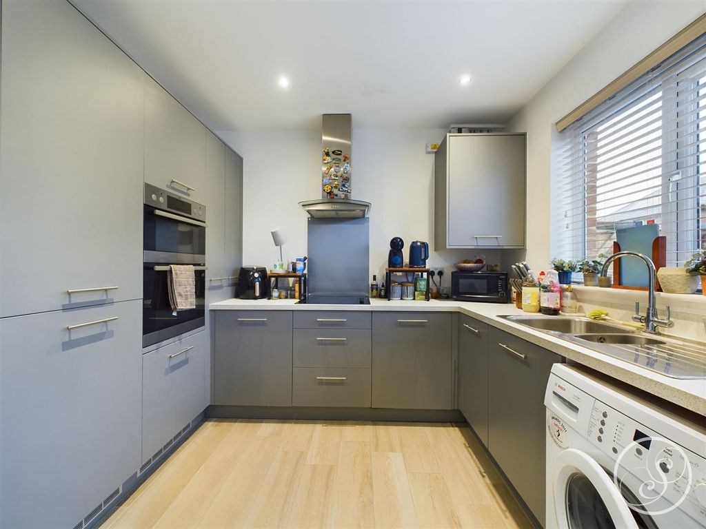 Property photo 2 of 23 Kitchen/Diner
